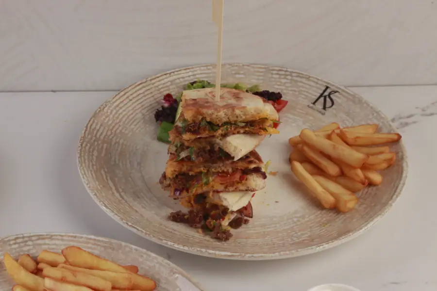 Kavurmalı Bazlama Tost